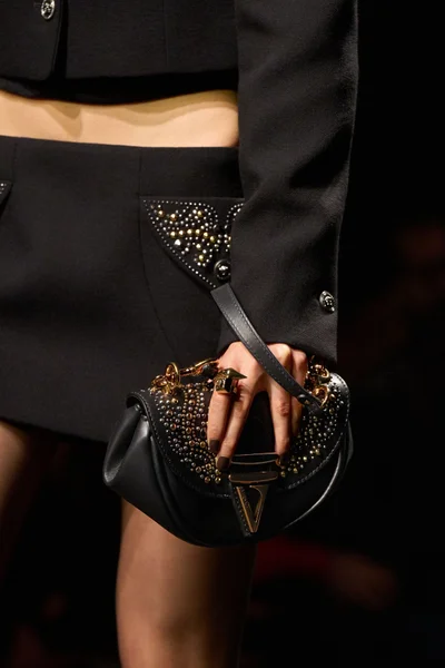Look 27